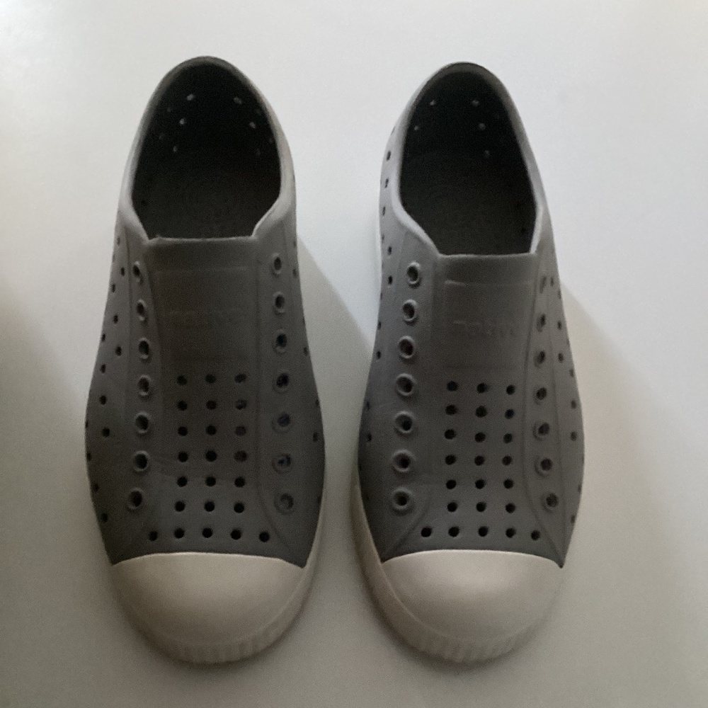 Native Shoes Size 1 youth